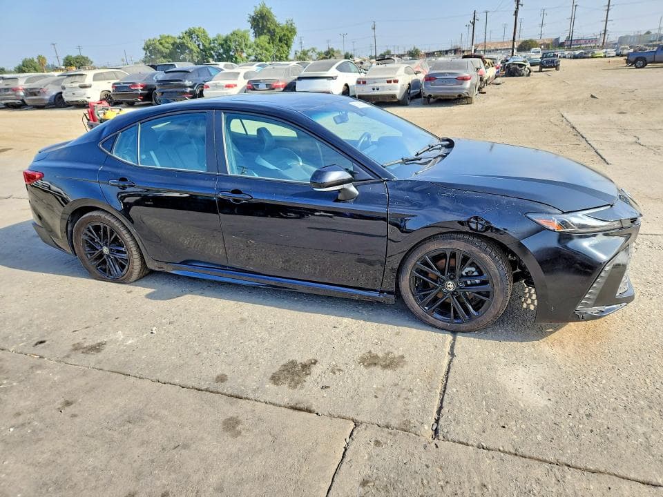 2025 TOYOTA CAMRY SE 4