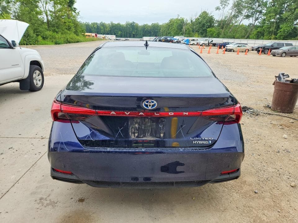 2022 TOYOTA AVALON LIMITED 6