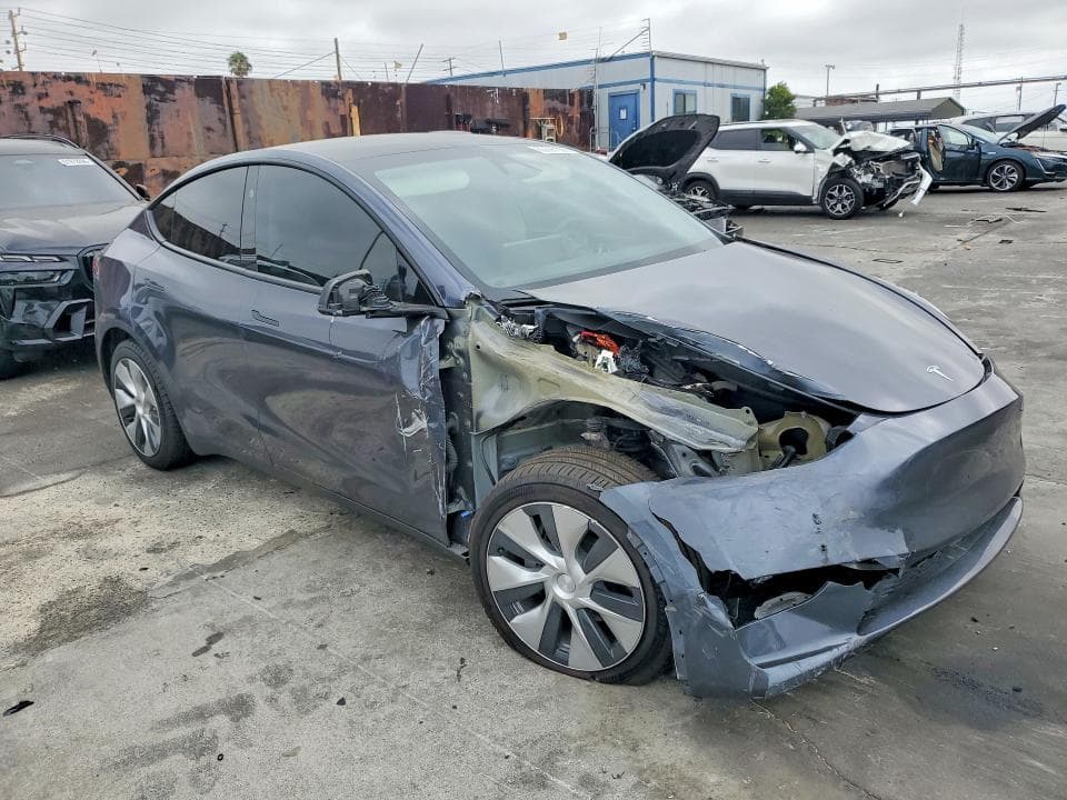 2023 TESLA MODEL Y 4
