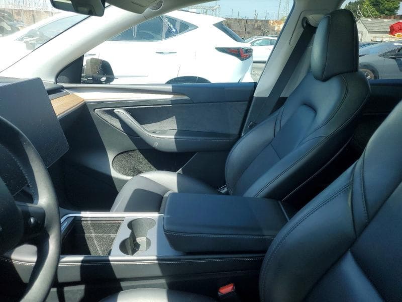 2023 TESLA MODEL Y 8