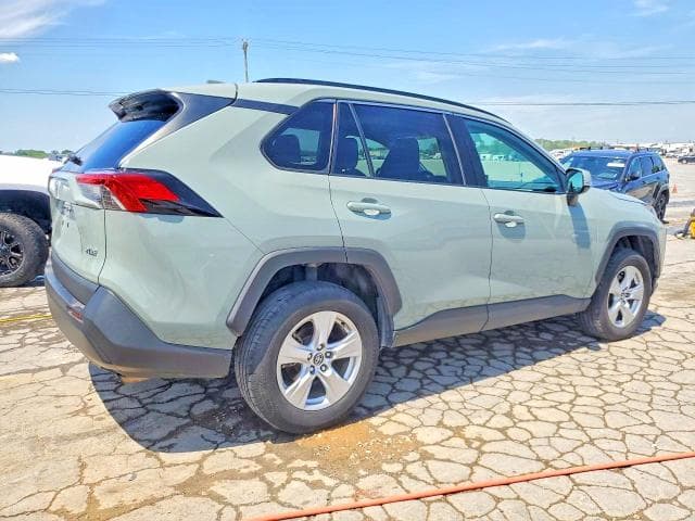 2021 TOYOTA RAV4 XLE 3