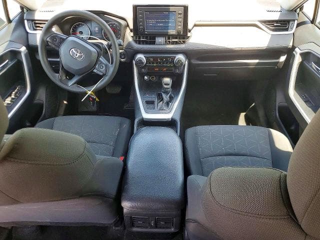 2021 TOYOTA RAV4 XLE 8