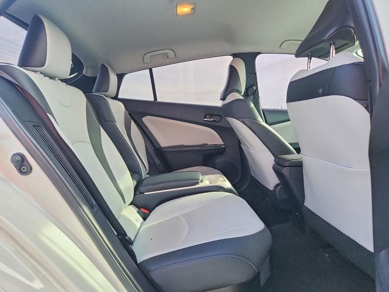 2017 TOYOTA PRIUS PRIME ADVANCED 10