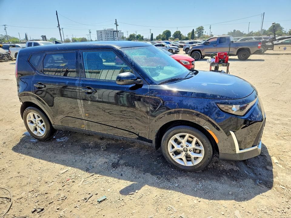 2023 KIA SOUL LX 4