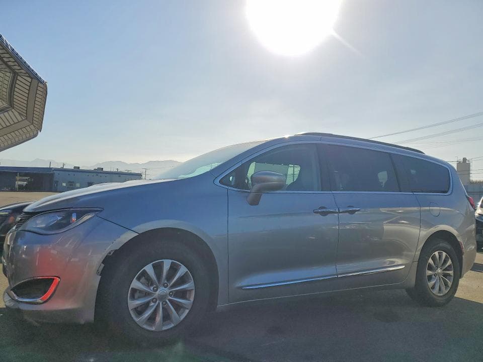 2017 CHRYSLER PACIFICA - 1