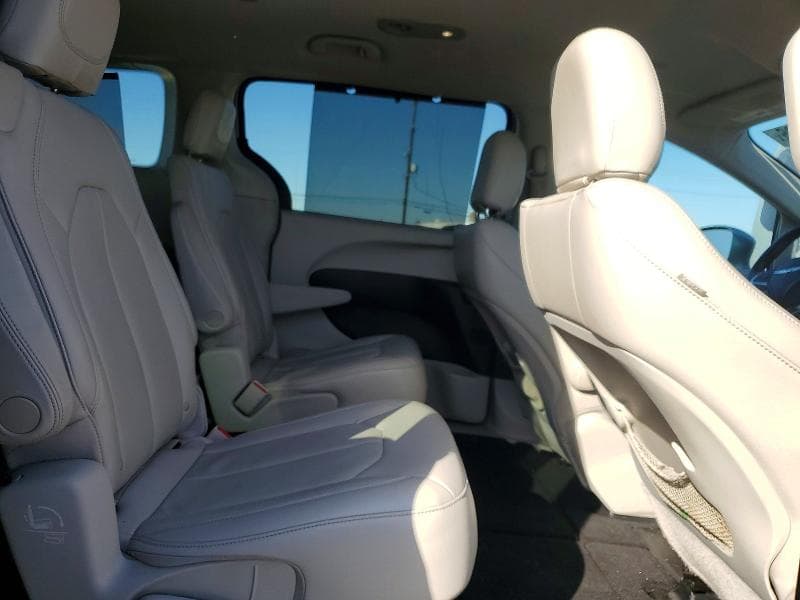 2017 CHRYSLER PACIFICA 11