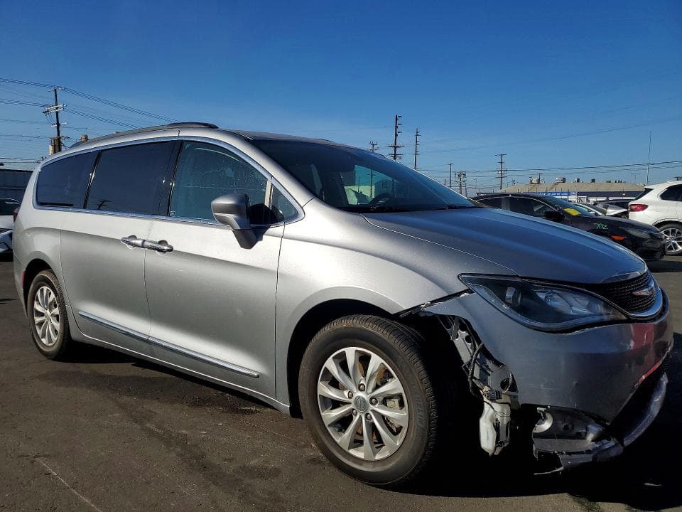 2017 CHRYSLER PACIFICA 4