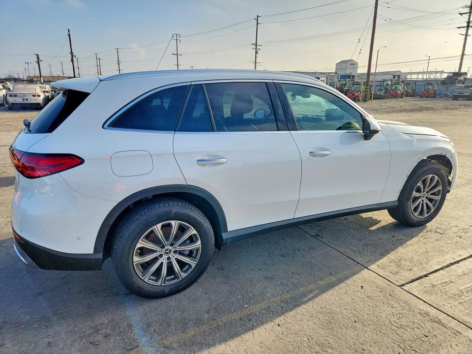 2025 MERCEDES-BENZ GLC 300 3