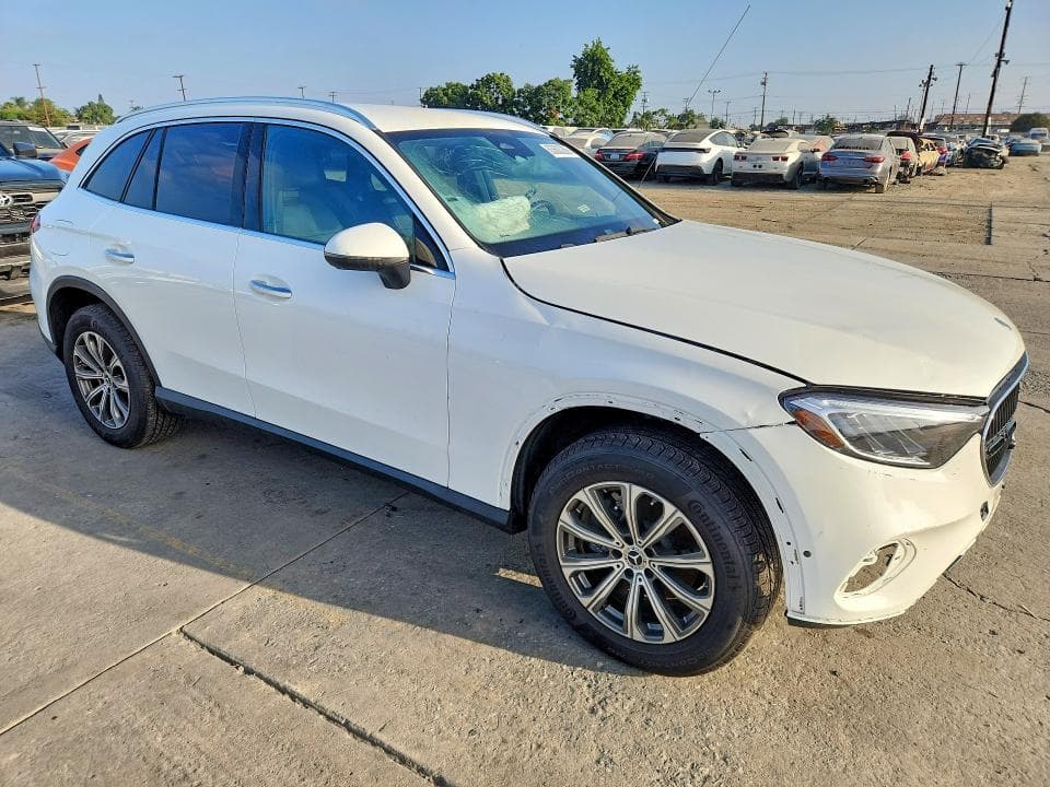 2025 MERCEDES-BENZ GLC 300 4