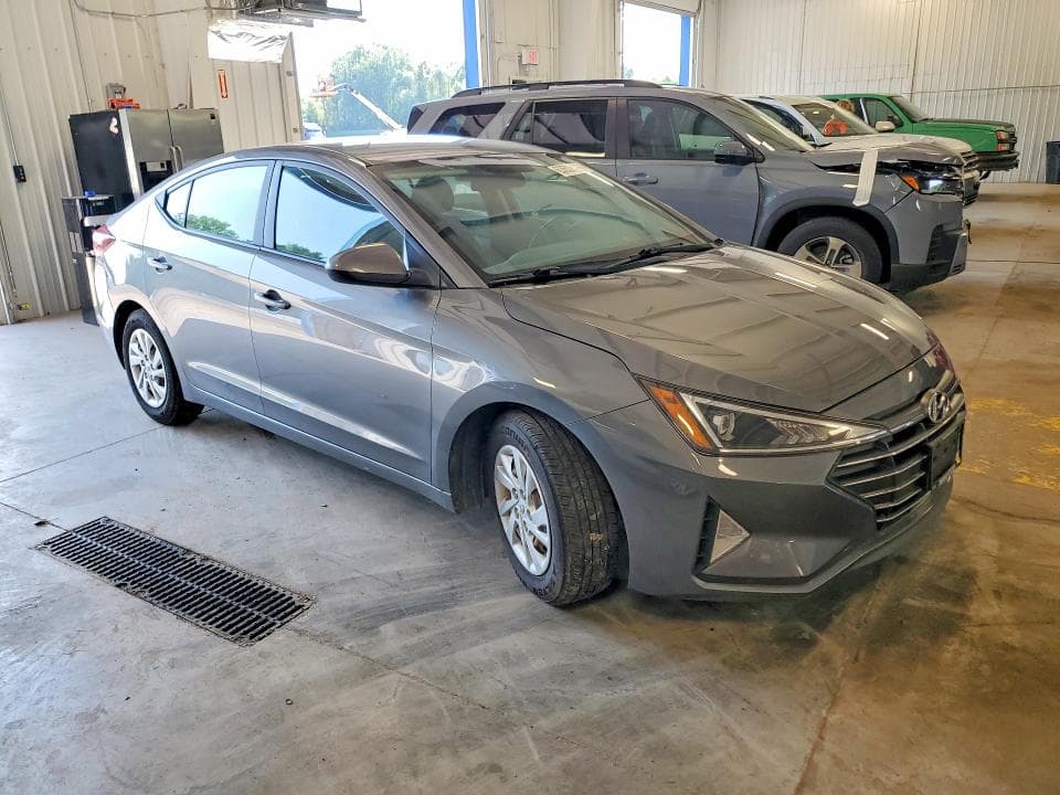 2019 HYUNDAI ELANTRA SE 4
