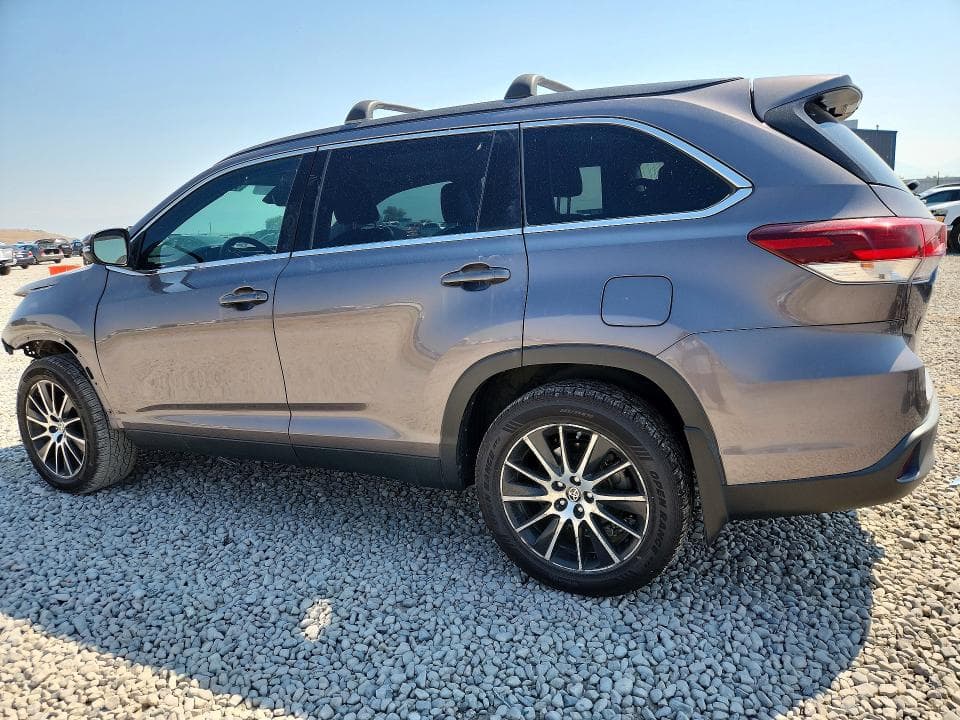 2019 TOYOTA HIGHLANDER SE 2