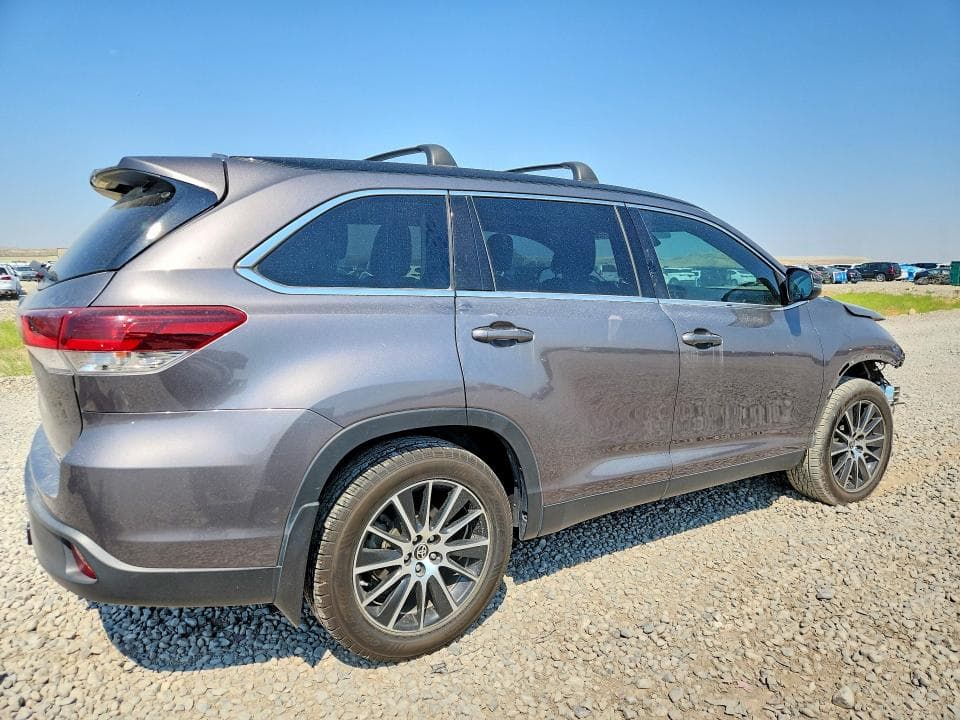 2019 TOYOTA HIGHLANDER SE 3