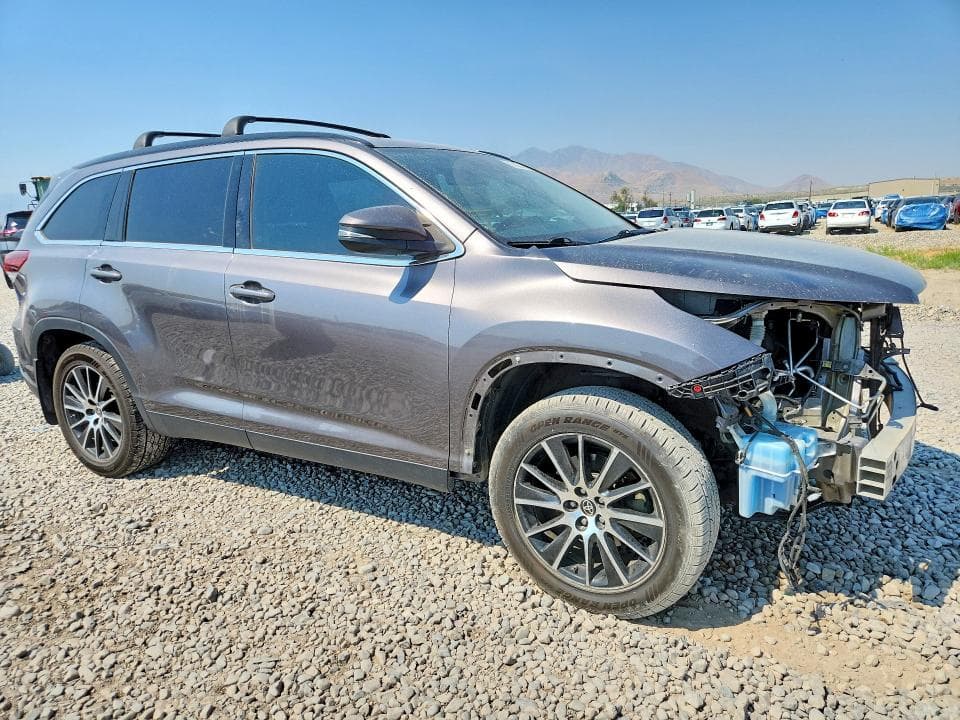 2019 TOYOTA HIGHLANDER SE 4