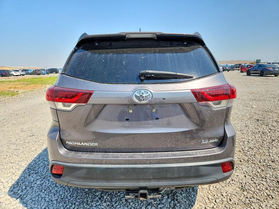 2019 TOYOTA HIGHLANDER SE 6