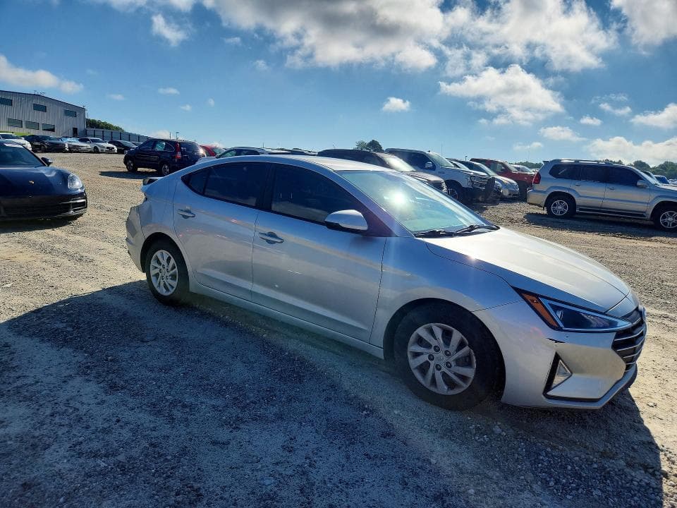 2019 HYUNDAI ELANTRA SE 4