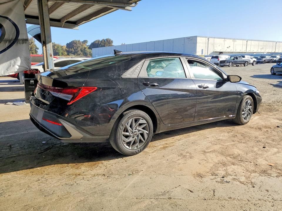 2024 HYUNDAI ELANTRA SEL 3