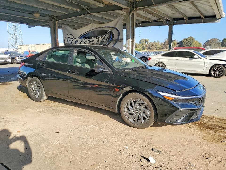 2024 HYUNDAI ELANTRA SEL 4