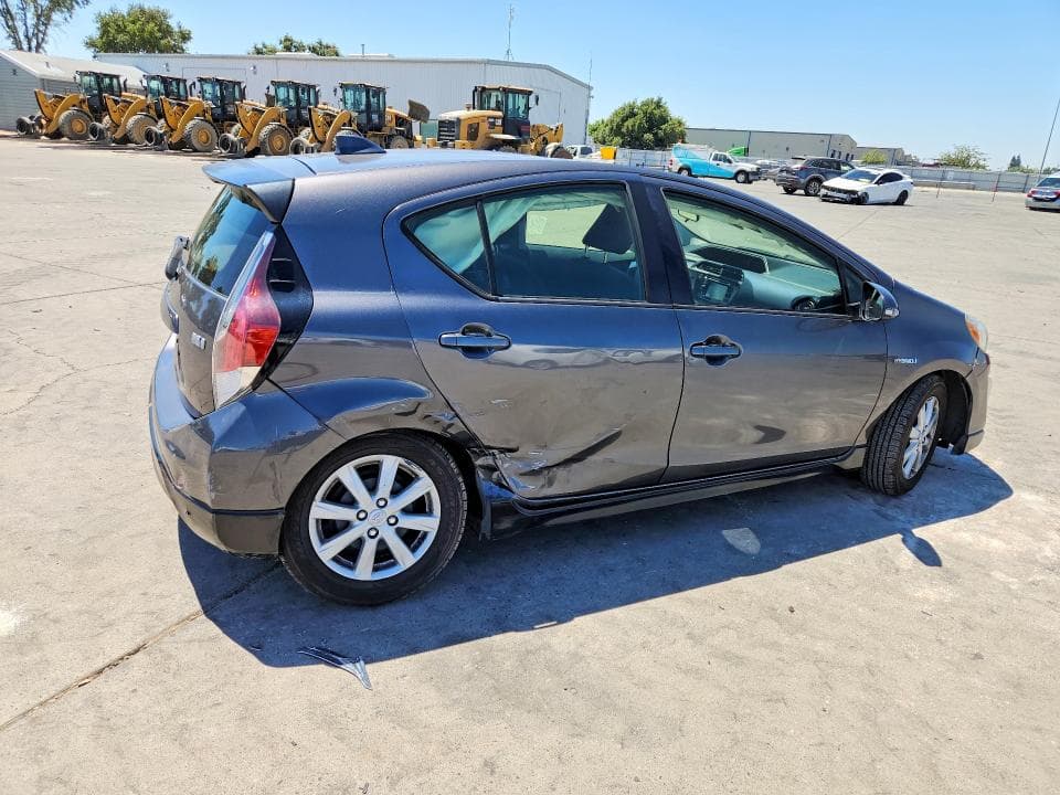 2017 TOYOTA PRIUS C TWO 3