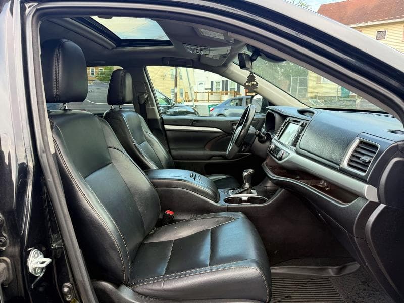 2017 TOYOTA HIGHLANDER XLE 7