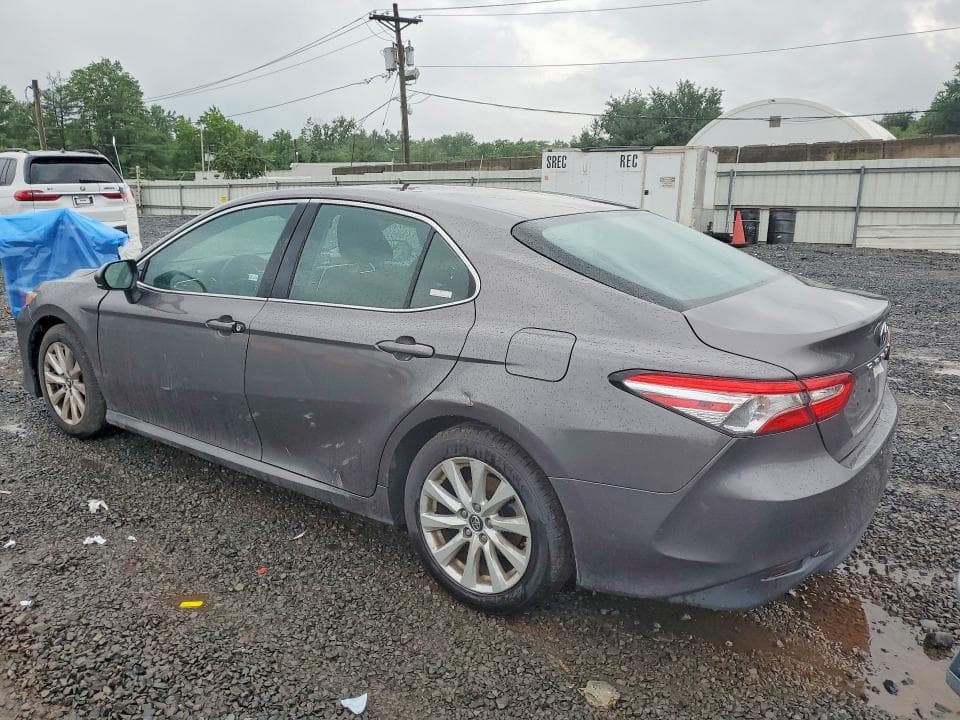 2018 TOYOTA CAMRY LE 2