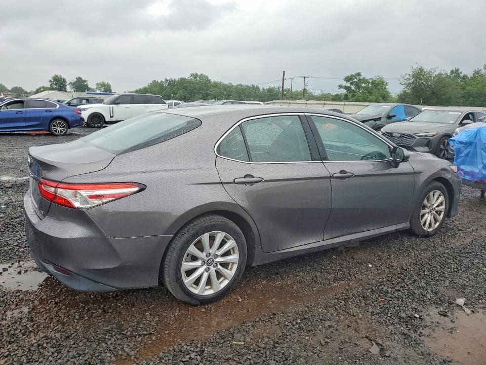 2018 TOYOTA CAMRY LE 3