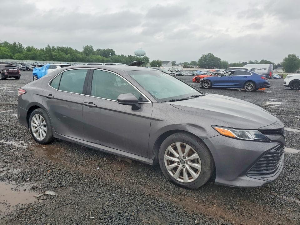 2018 TOYOTA CAMRY LE 4
