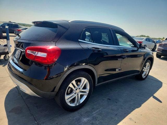 2017 MERCEDES-BENZ GLA 250 3