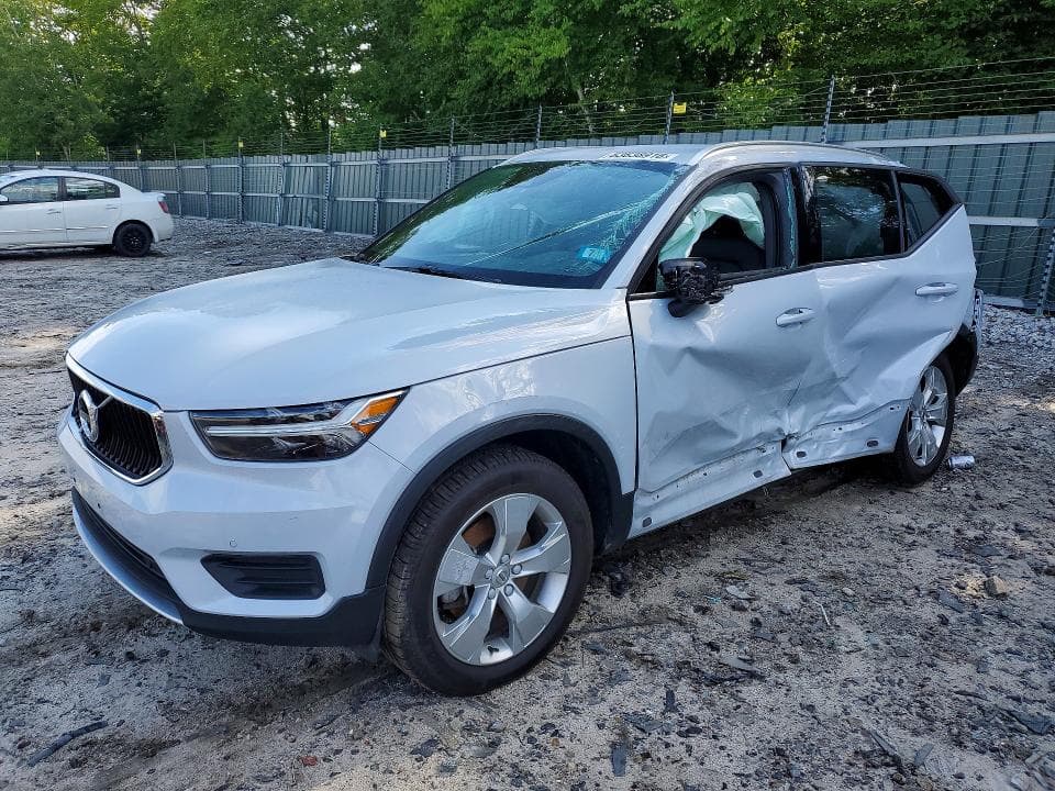 2020 VOLVO XC40 T5 MOMENTUM - 1