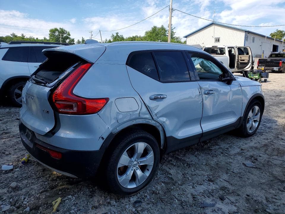 2020 VOLVO XC40 T5 MOMENTUM 3