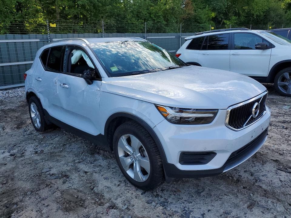 2020 VOLVO XC40 T5 MOMENTUM 4