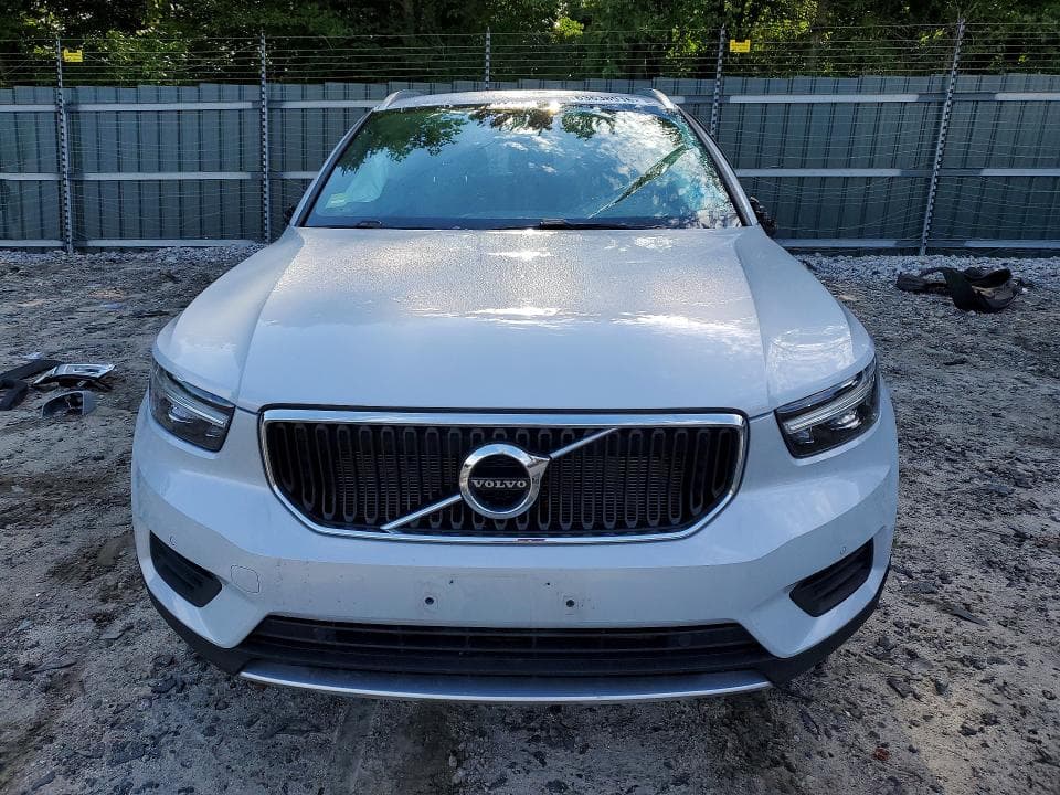 2020 VOLVO XC40 T5 MOMENTUM 5