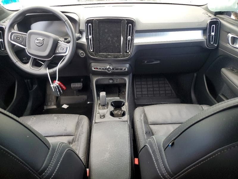 2020 VOLVO XC40 T5 MOMENTUM 8