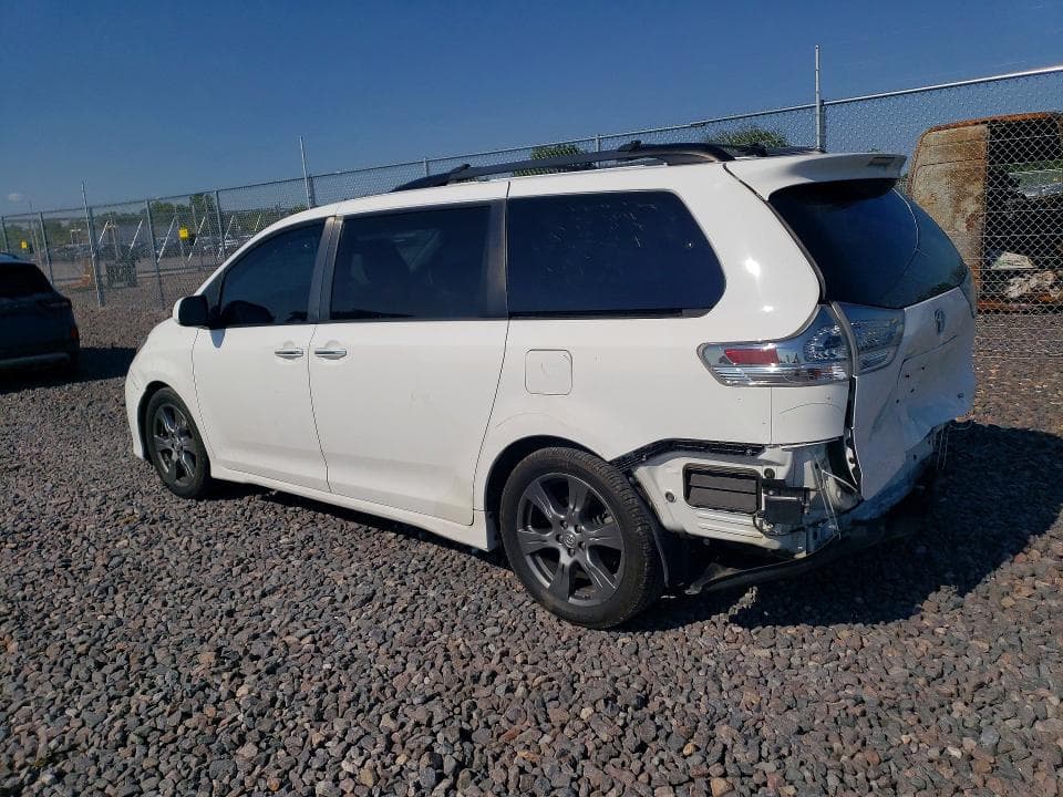 2017 TOYOTA SIENNA SE 2