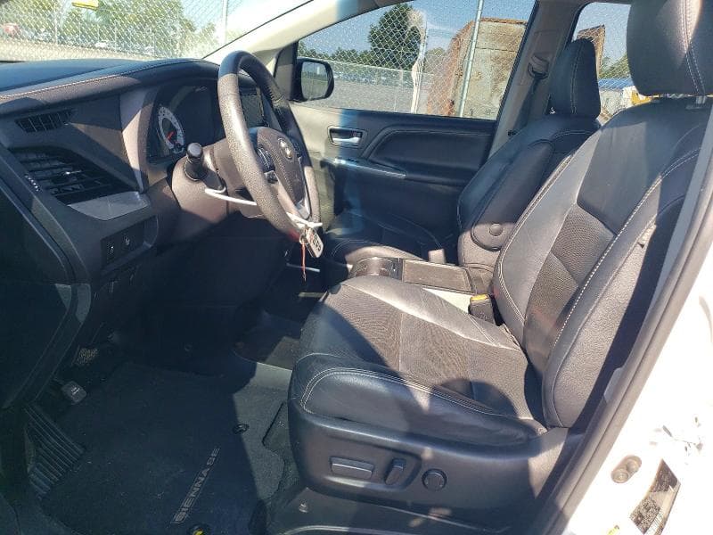 2017 TOYOTA SIENNA SE 7