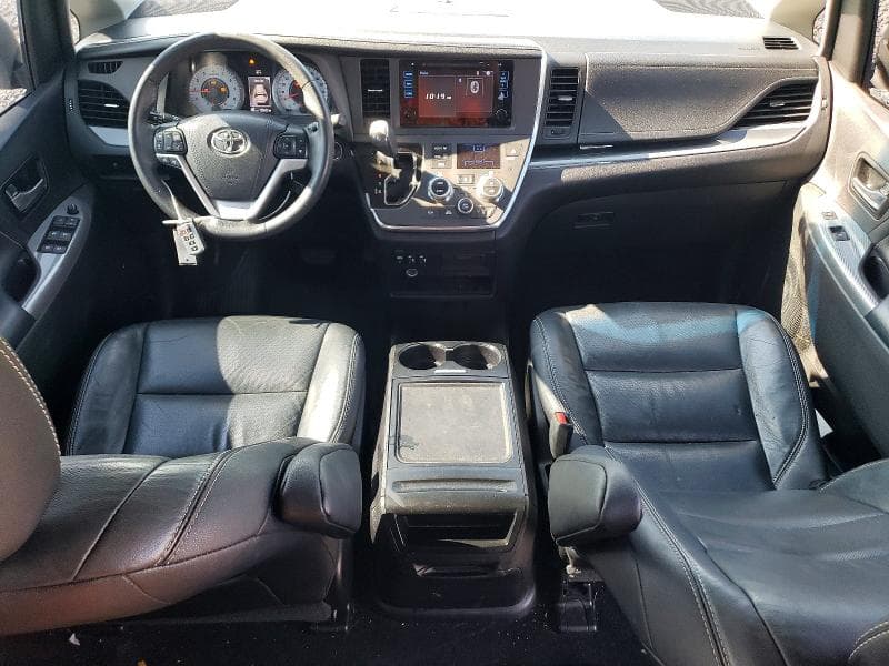 2017 TOYOTA SIENNA SE 8