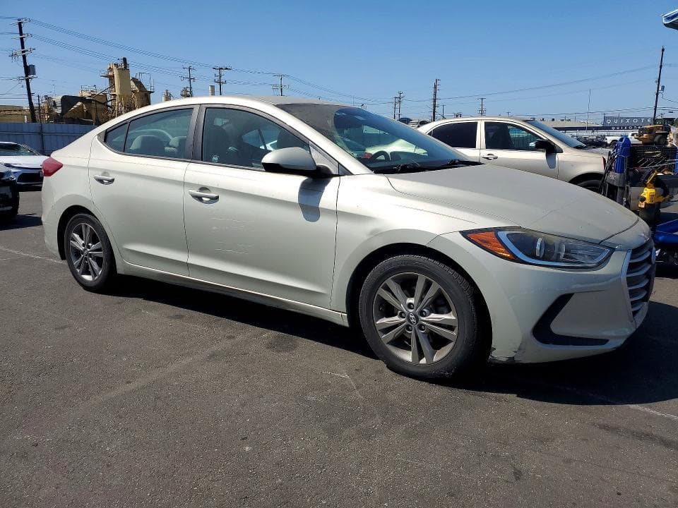 2017 HYUNDAI ELANTRA SE 4