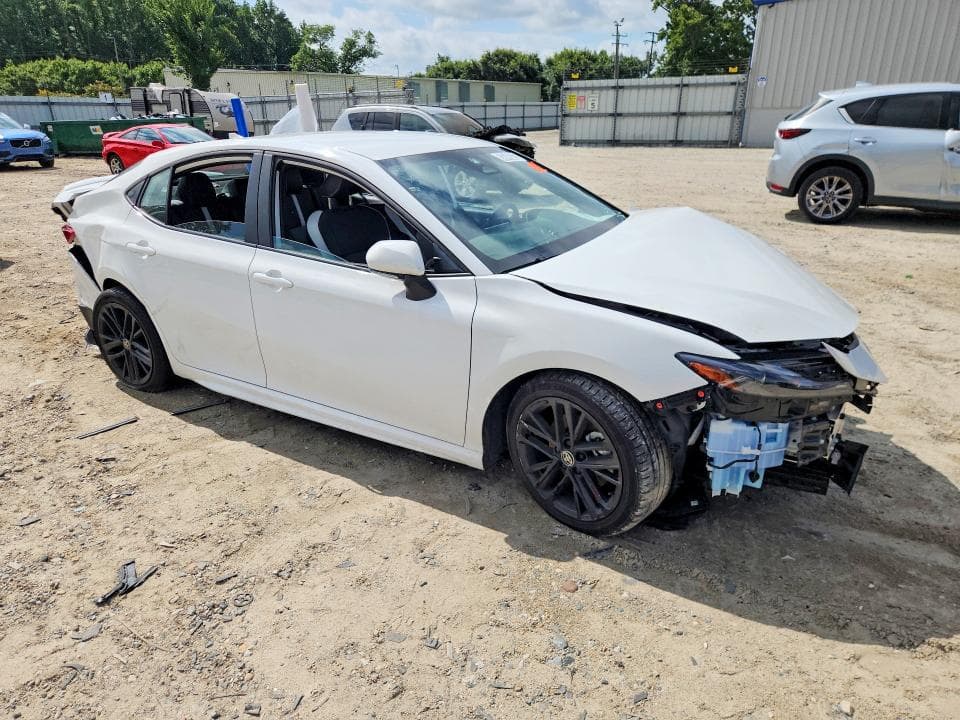 2025 TOYOTA CAMRY SE 4