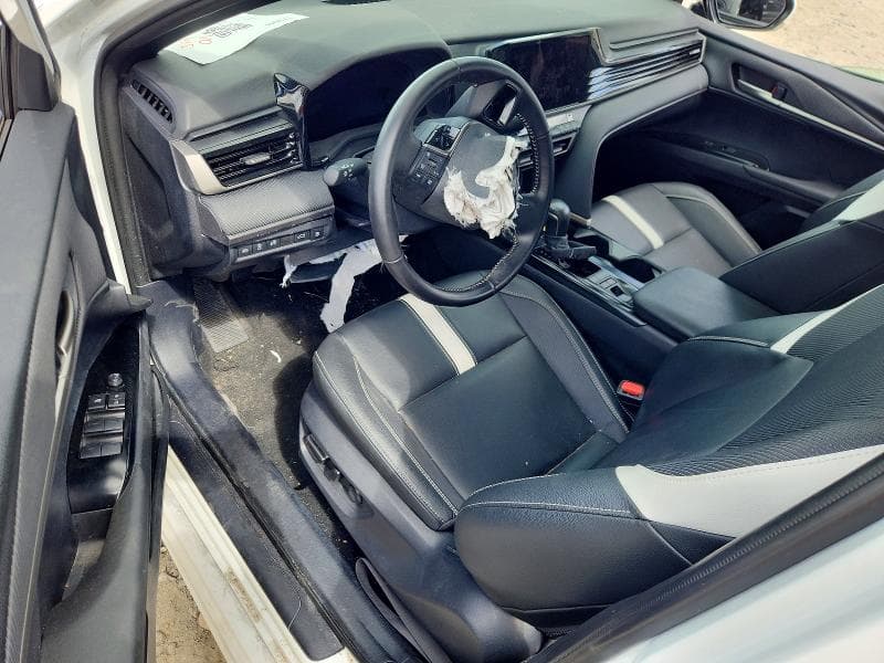 2025 TOYOTA CAMRY SE 8