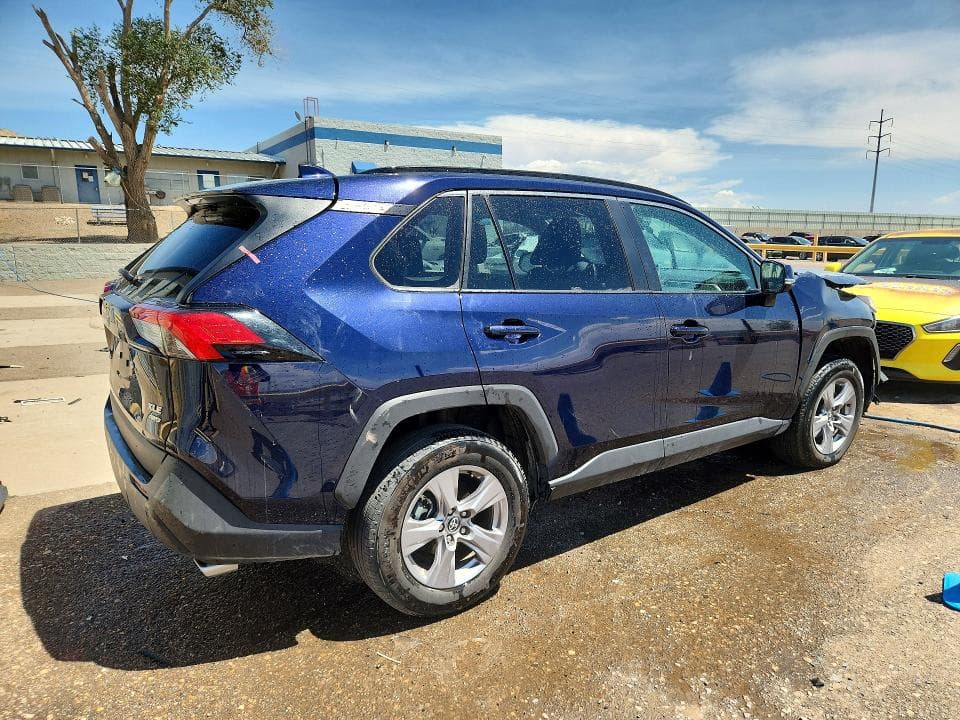 2025 TOYOTA RAV4 XLE 3