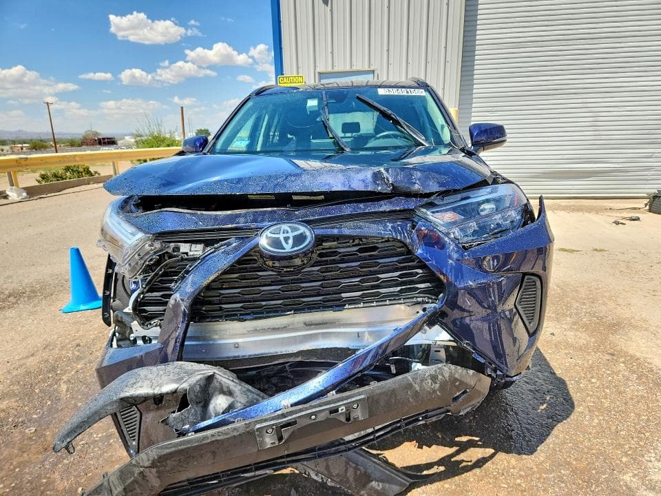 2025 TOYOTA RAV4 XLE 5