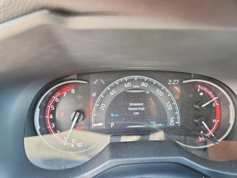 2025 TOYOTA RAV4 XLE 9