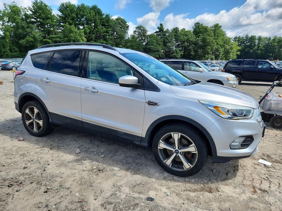 2017 FORD ESCAPE SE 4