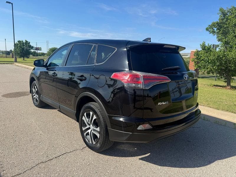 2018 TOYOTA RAV4 LE 3