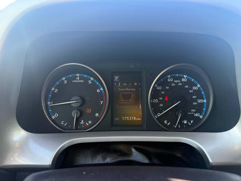 2018 TOYOTA RAV4 LE 8
