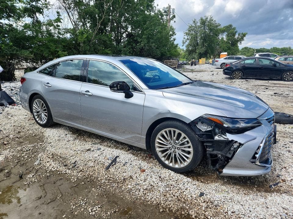 2019 TOYOTA AVALON LIMITED 4
