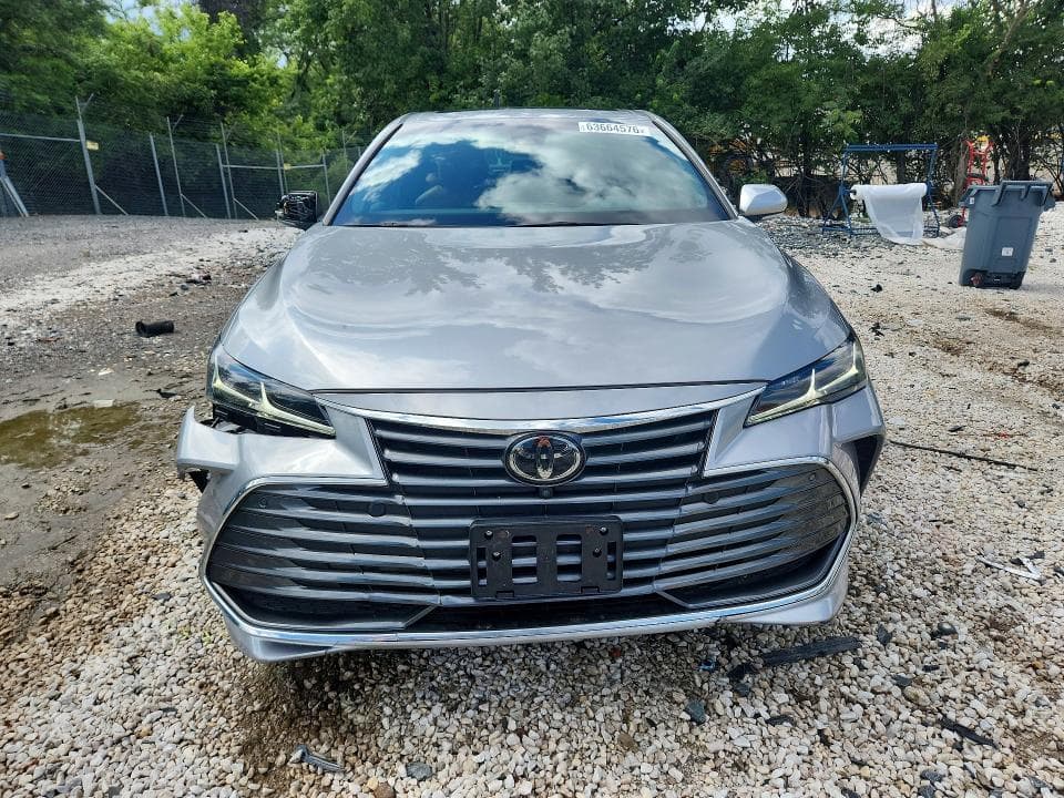 2019 TOYOTA AVALON LIMITED 5