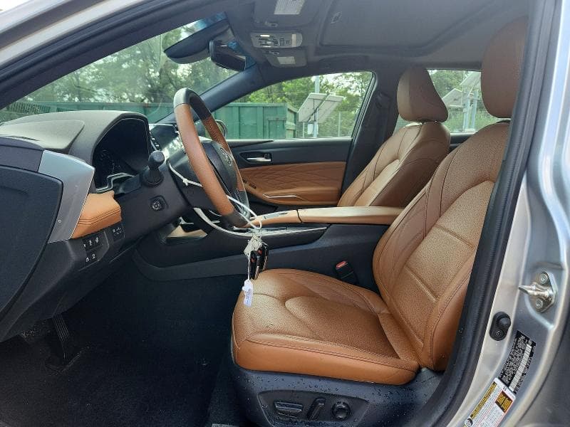 2019 TOYOTA AVALON LIMITED 7