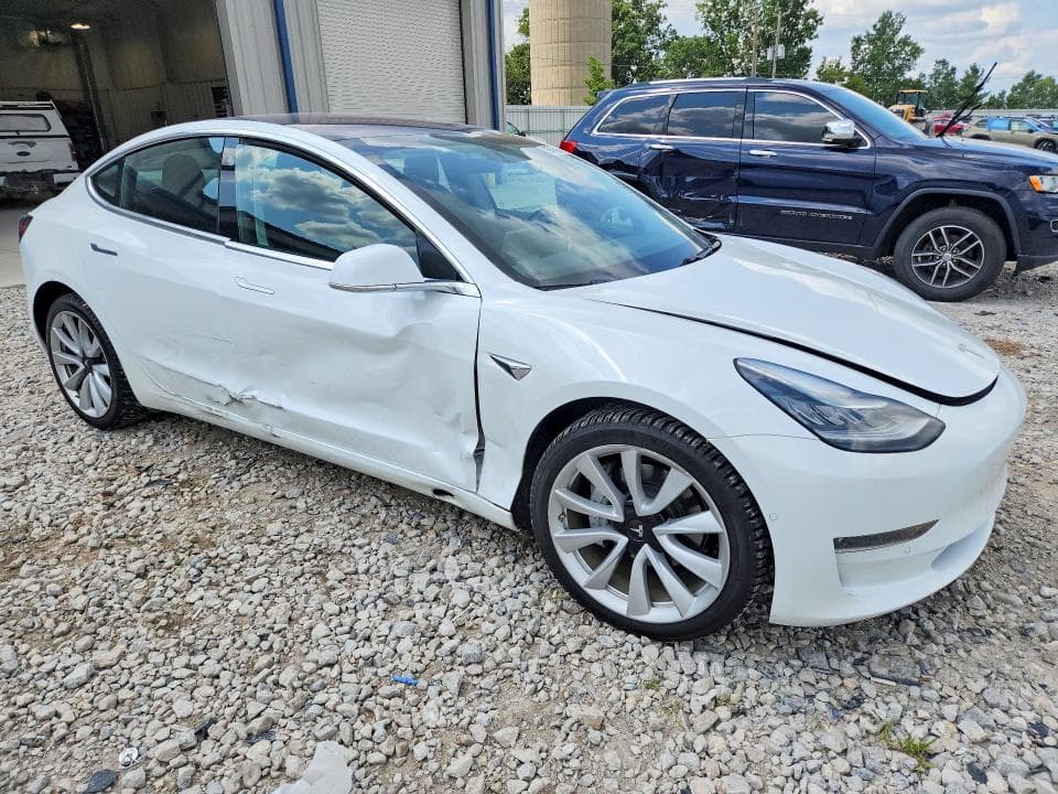 2018 TESLA MODEL 3 4