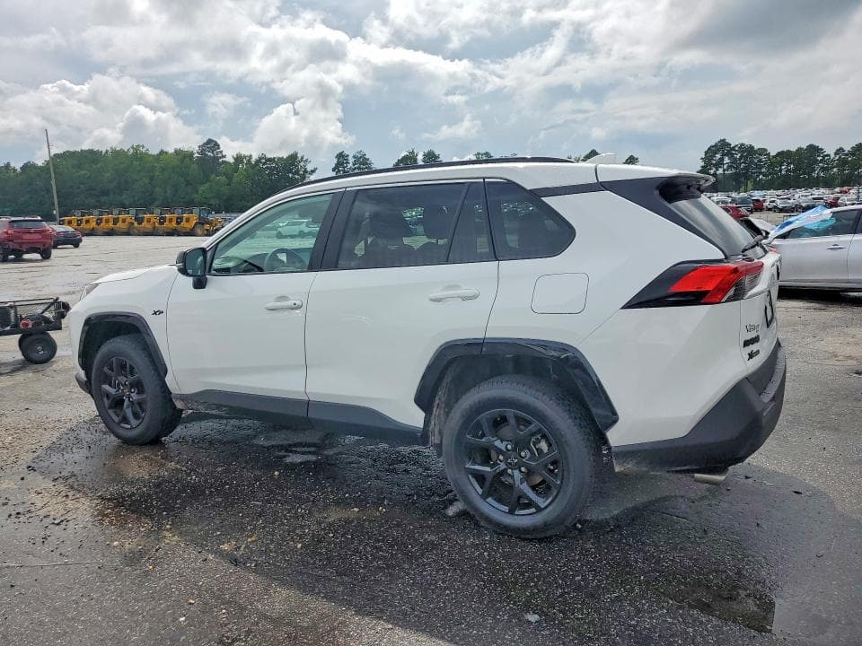 2021 TOYOTA RAV4 XLE 2