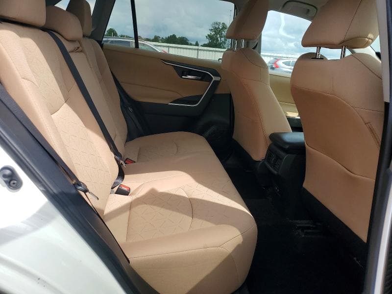 2021 TOYOTA RAV4 XLE 11
